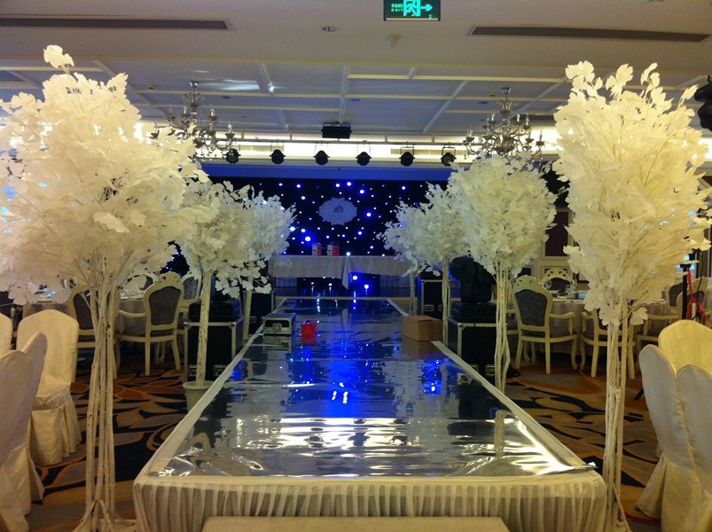 冰山上的来客 相关产品