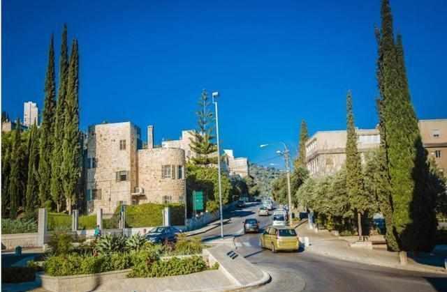 僧侣和枪 产品图片