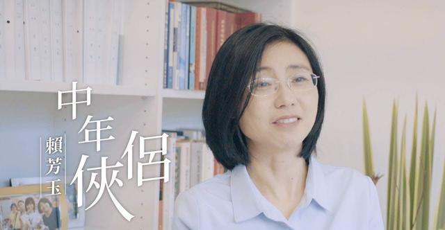 他悄悄溜进她的私信里 产品主图