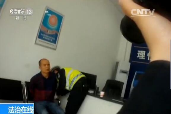 Ronny Chieng Love to Hate It 产品主图